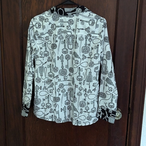 New With Tags Chico's No Iron Cotton Keys Print Black & White Button Down Shirt - Picture 6 of 7